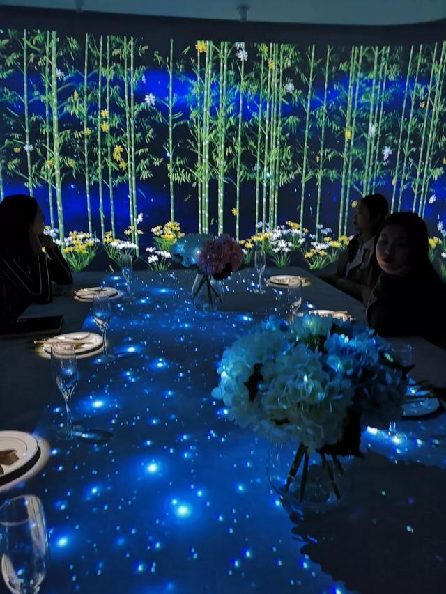 踏足石代5D智慧餐廳，夢幻星空讓人陶醉